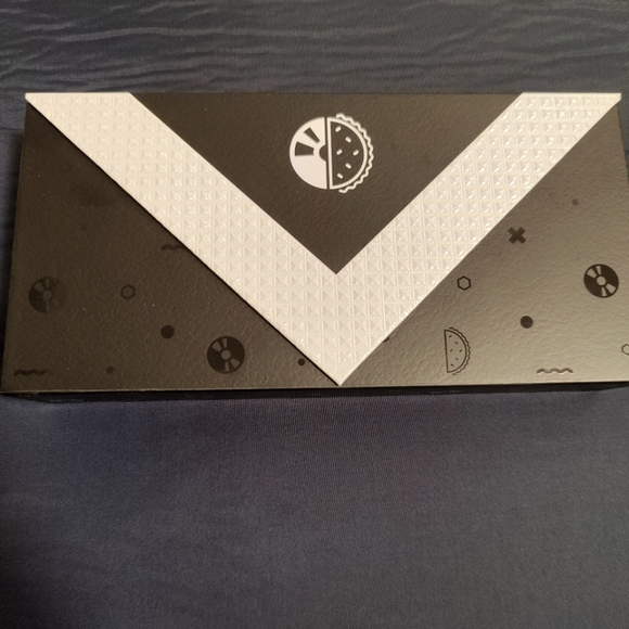 Limited edition collectible box third anniversary Gala Collection from Holo Taco - Picture 3 of 5